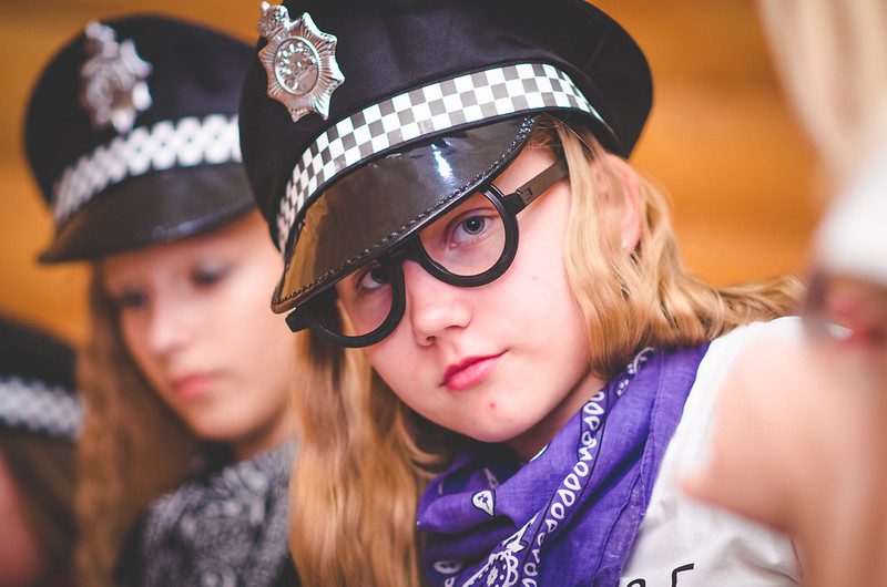 Как отметить 8 Марта в школе: веселый праздничный концерт в generalCities.Великом Новгороде