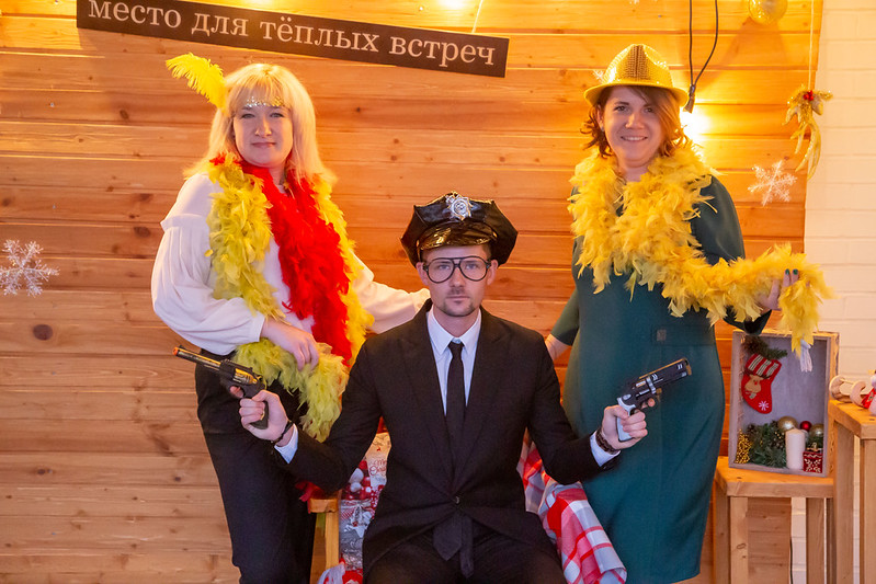 Новогоднее украшение зала для корпоратива в generalCities.Великом Новгороде